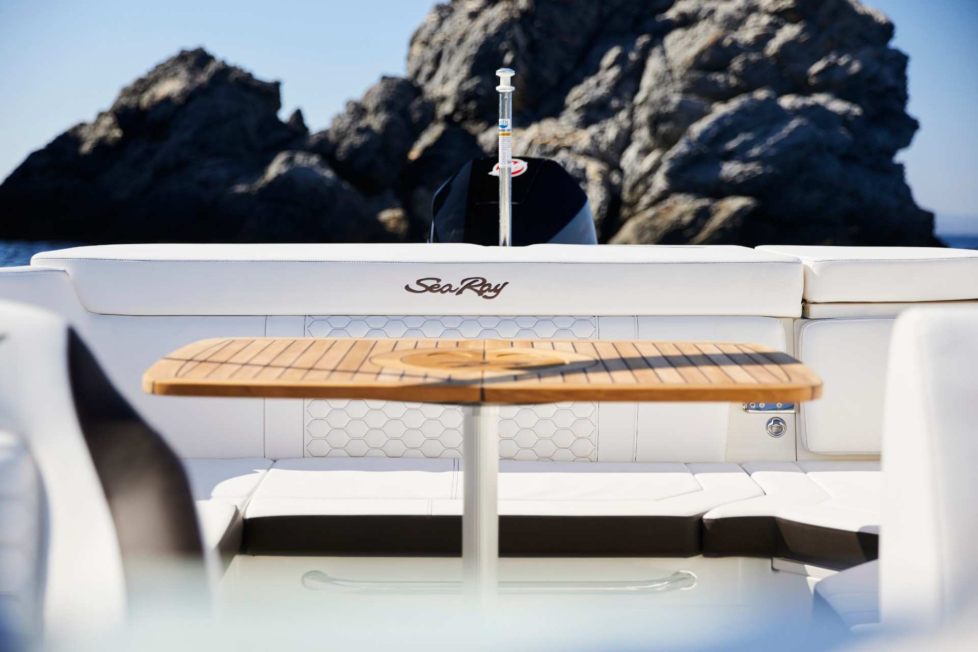 Sun Sport 230 Outboard cockpit table