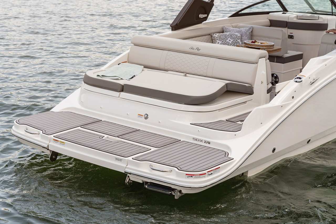 SDX 270 starboard stern swim platform