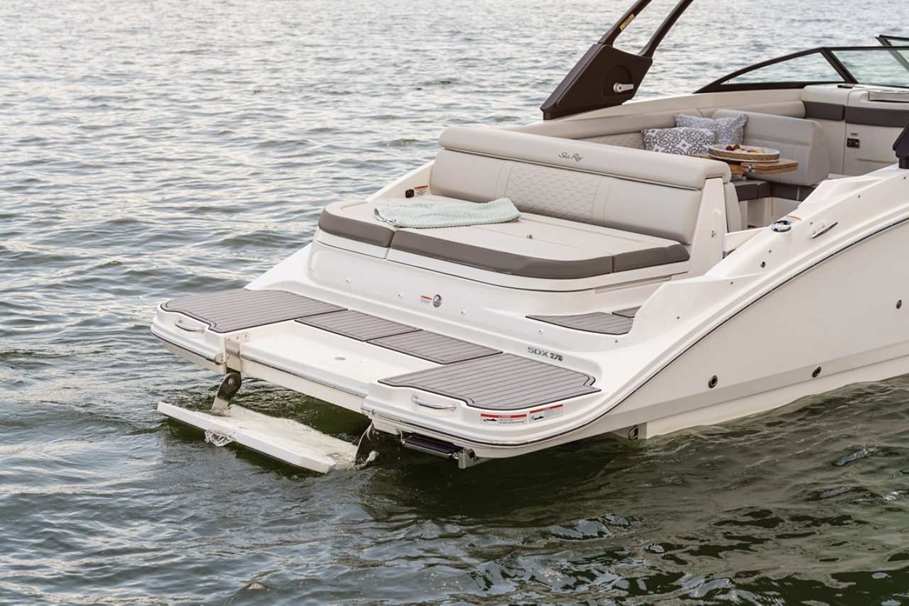 SDX 270 starboard stern swim platform step